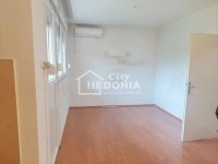 Nekretnina: Zemun, Novi grad, 2.5, renoviran, dvorište, garaža ID#9316