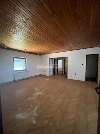 Nekretnina: Jagodina, uknjižena projektovana kuća, hitno