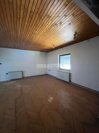 Nekretnina: Jagodina, uknjižena projektovana kuća, hitno