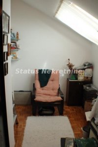 Nekretnina: Veoma lep JiS blizu Bulevara.