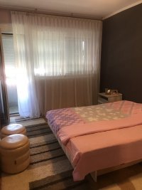 Nekretnina: Prodajemo dvosoban stan na Pobrežju, u Ulici 4.jula, sivi soliter.