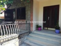 Nekretnina: Futog-EKSKLUZIVA-Petosobna Porodična kuća 300 m2 na Placu od 525 m2-065/385 8880
