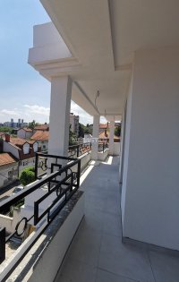 Nekretnina: Autokomanda, nov, sa parking mestom