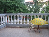 Nekretnina: Dedinje -centar , kuća na sprat, dvorište, ograđena,parking