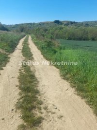 Nekretnina: Sremski Karlovci-Velika Parcela 14715 m2(3820 m2+10900 m2)iz dve susedne parcele-065/385 8880