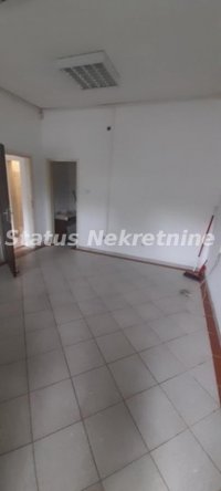 Nekretnina: Podbara-Lep Poslovni Prostor 40 m2 u Prizemlju sa pogodan za kancelarije-Zakupnina 400e-065/385 8880