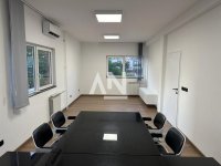 Nekretnina: Poslovni prostor sa 3 parking mesta ID#56225