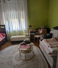 Nekretnina: Kalenić pijaca,  salonac kompletno namešten