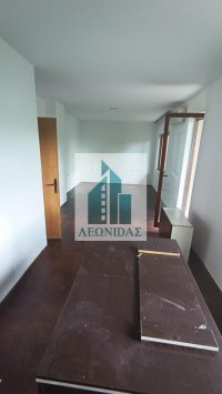 Nekretnina: 3.0 nenamešten stan na Panteleju