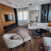 Nekretnina: LUX petosoban penthouse sa dve garaže