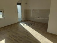 Nekretnina: Prodaje se stan sa prelepom krovnom terasom od 70 m2 ID#6681