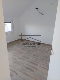 Nekretnina: Prodaje se stan sa prelepom krovnom terasom od 70 m2 ID#6681