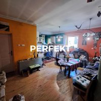 Nekretnina: 2 stana + plac + voćnjak + 4 parking mesta!