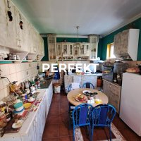 Nekretnina: 2 stana + plac + voćnjak + 4 parking mesta!