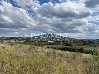 Nekretnina: Jajinci 10 ari, asfat, struja, voda, građevinsko zemljište ID#1598