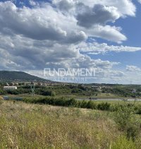 Nekretnina: Jajinci 10 ari, asfat, struja, voda, građevinsko zemljište ID#1598