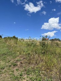 Nekretnina: Jajinci 10 ari, asfat, struja, voda, građevinsko zemljište ID#1598