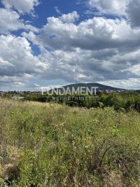 Nekretnina: Jajinci 10 ari, asfat, struja, voda, građevinsko zemljište ID#1598