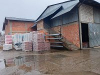 Nekretnina: Zgrada sa placem od 61ar u Surcinu