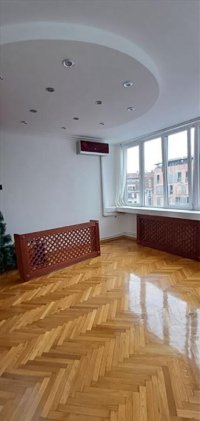 Nekretnina: Poslovni prostor u poslovnoj zgradi, tri parking mesta, Vracar