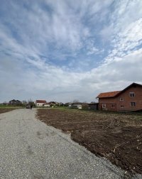 Nekretnina: Prodajem gradjevinske parcele u Borci