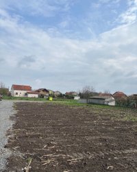 Nekretnina: Prodajem gradjevinske parcele u Borci