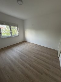 Nekretnina: Izdajem smestaj za radnike-Ugrinovci