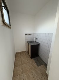 Nekretnina: Izdajem smestaj za radnike-Ugrinovci