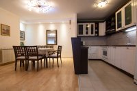 Nekretnina: Bežanijska Kosa, kuća 230m2, duži najam