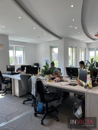 Nekretnina: PETOSOBAN STAN ZA POSLOVANJE