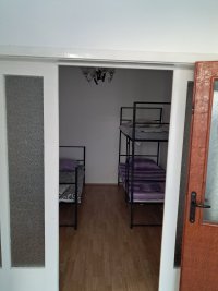 Nekretnina: Izdajem smestaj za radnike u Dobanovcima 100m2
