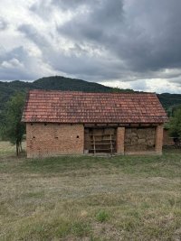 Nekretnina: Prodajem kucu u selu Viča-Lučani