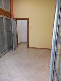 Nekretnina: Izdajem lokal površine 18 m2 Bogdana Tirnanica 12, kod Lidla 