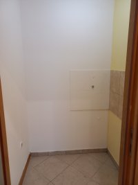 Nekretnina: Izdajem lokal površine 18 m2 Bogdana Tirnanica 12, kod Lidla 