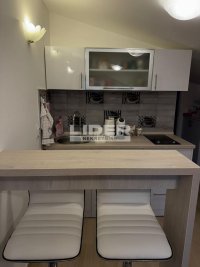 Nekretnina: Kompletno namešten stan sa svim troškovima uračunatim-potkrovlje, nov ID#2203