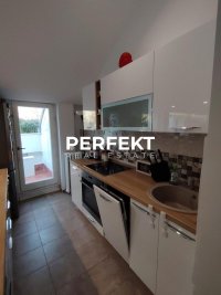 Nekretnina: Renoviran stan u prelepom naselju!