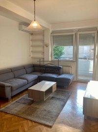 Nekretnina: Izdaje se prostoran lepo opremljen stan u centru sa parkingom u dvoristu! ID#6871