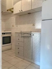 Nekretnina: Izdaje se prostoran lepo opremljen stan u centru sa parkingom u dvoristu! ID#6871