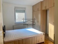 Nekretnina: Izdaje se prostoran lepo opremljen stan u centru sa parkingom u dvoristu! ID#6871