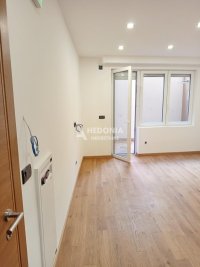 Nekretnina: Slavujev venac, nov, 0.5, renoviran, useljiv ID#10207