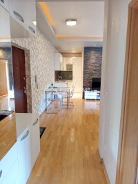 Nekretnina: Slavujev venac, noviji, 2.5, opremljen, parking ID#10142