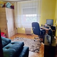 Nekretnina: Zemun polje, Centar, 2.5, renoviran + GARAŽA ID#10014