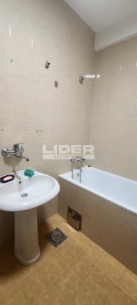 Nekretnina: Izdaje se dvostrano orijentisan, trosoban stan na prvom spratu ID#6699