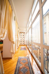 Nekretnina: Sofisticiran, renoviran salonac! ID#2220