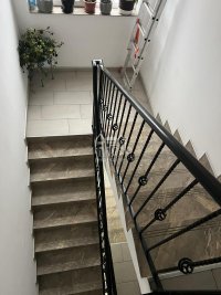 Nekretnina: Kuća P=270m2+16m2 terase,tri stana -Ledena Stena ID#2351