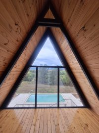 Nekretnina: Na prodaju 2 A-Frame kuce sa bazenima