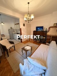 Nekretnina: Stan sa dvorištem 1ar!