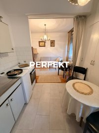 Nekretnina: Stan sa dvorištem 1ar!