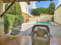 Nekretnina: Medaković, izdavanje, kuća, 6.0, dvorište, bazen ID#10092