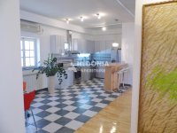 Nekretnina: Medaković, izdavanje, kuća, 6.0, dvorište, bazen ID#10092